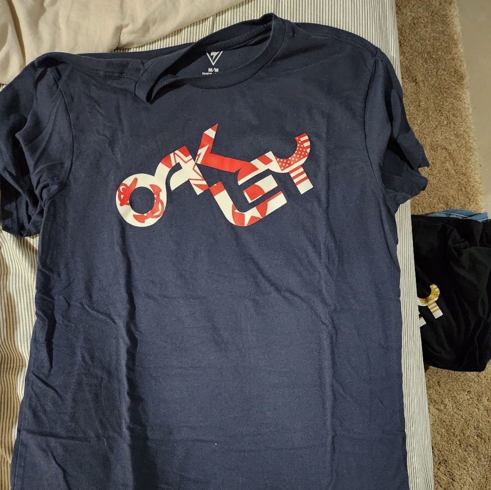 Mens navy oakley tshirt